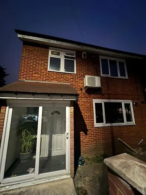 Spacious 3 Bedroom House Abbey Wood